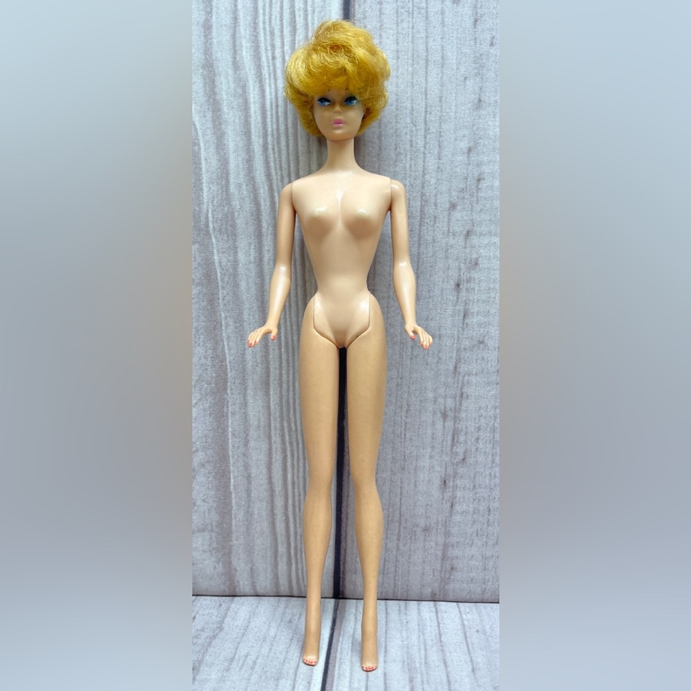 Vintage 1960’s Barbie’s Friend Midge Bubble Cut Blue Eyed Painted Nails